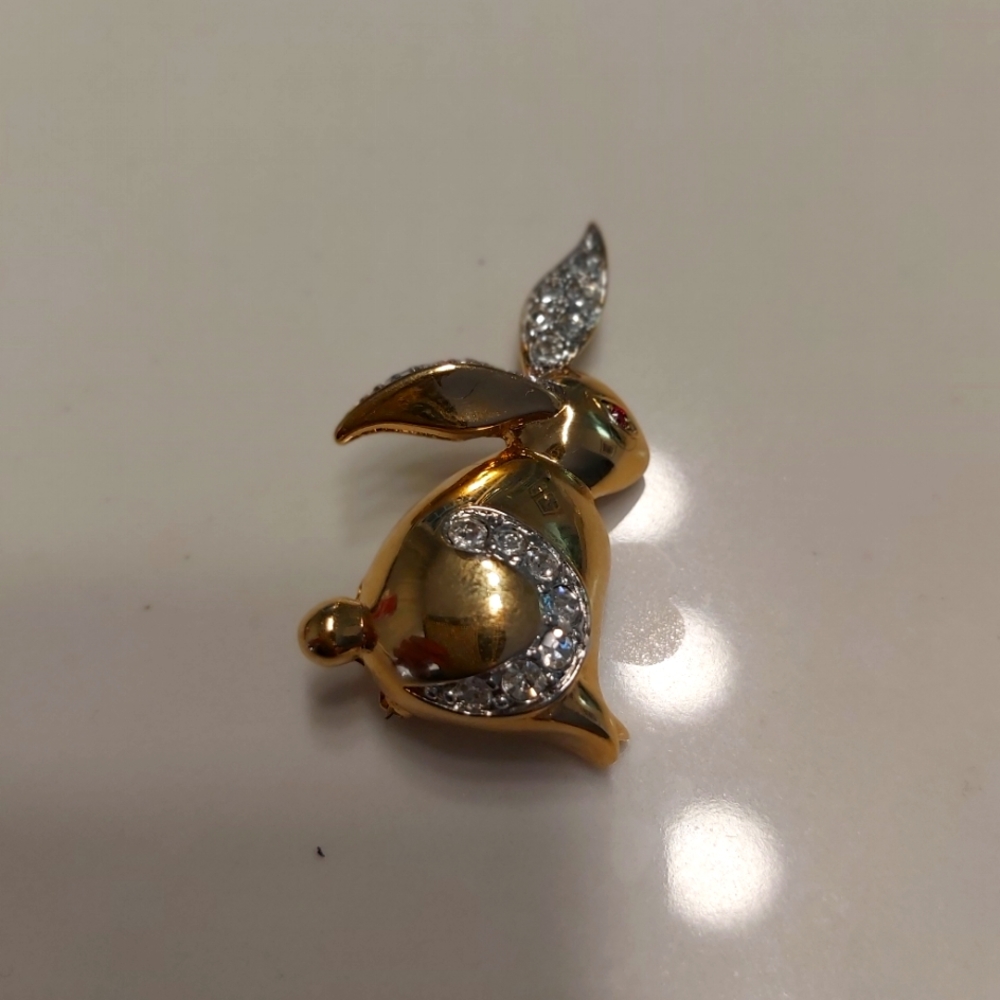 Brooch